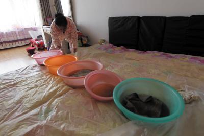 吉木乃楼上漏水，住户失联，小区没物管，业主维权难！律师来支招……